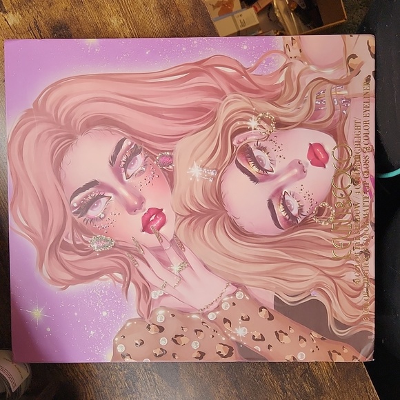 Kevin and Coco 24 Colour Leopard Sisters Cosmetic Set - Picture 6 of 13